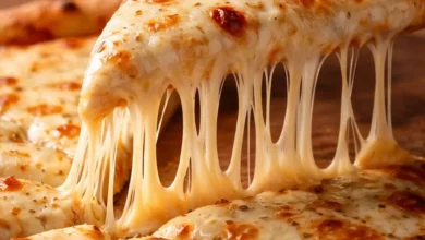 طريقة عمل عجينة بيتزا هت الأصلية: سر القوام الهش والمذاق الرائع