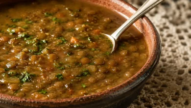 طريقة عمل شوربة العدس اليونانية: وصفة أصلية وشهية بخطوات سهلة